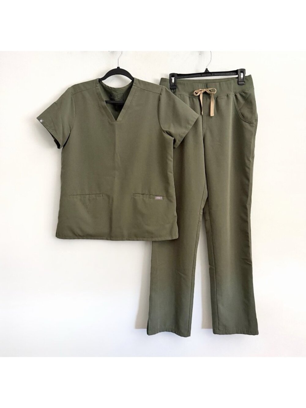 FIGS Green Women’s Scrub Set Casma Top Sz M + Kade Straight Leg Pants Sz M Tall